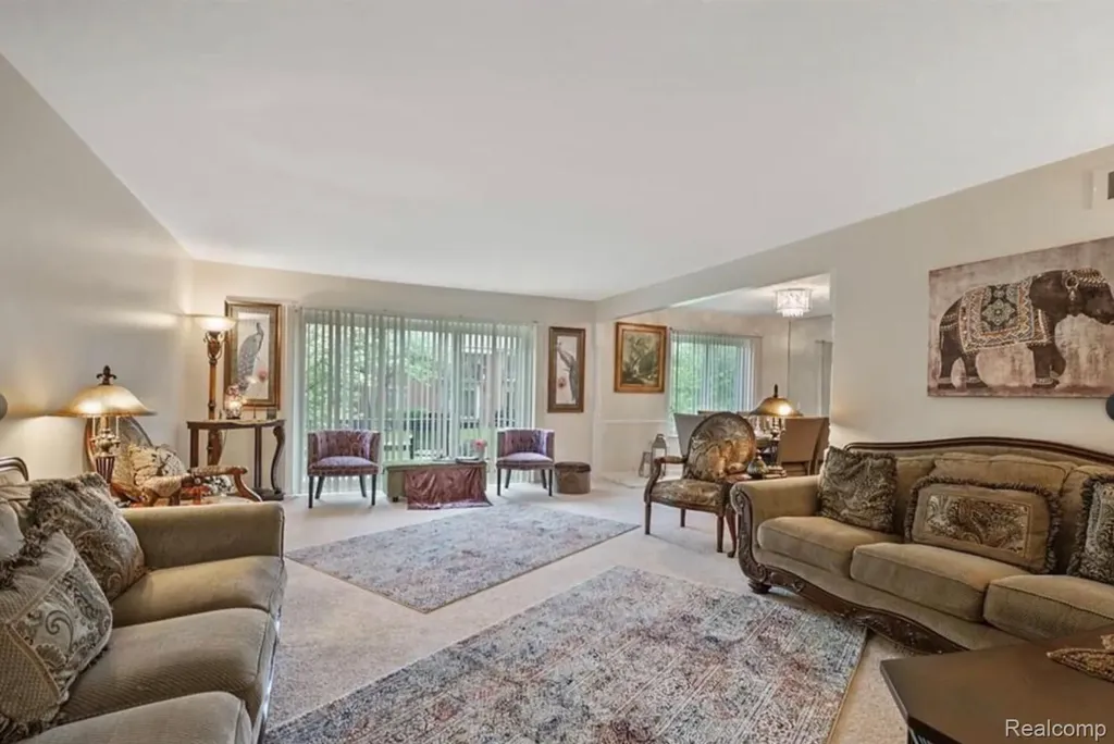 2472 Mulberry Square Bloomfield Hills City MI 48302