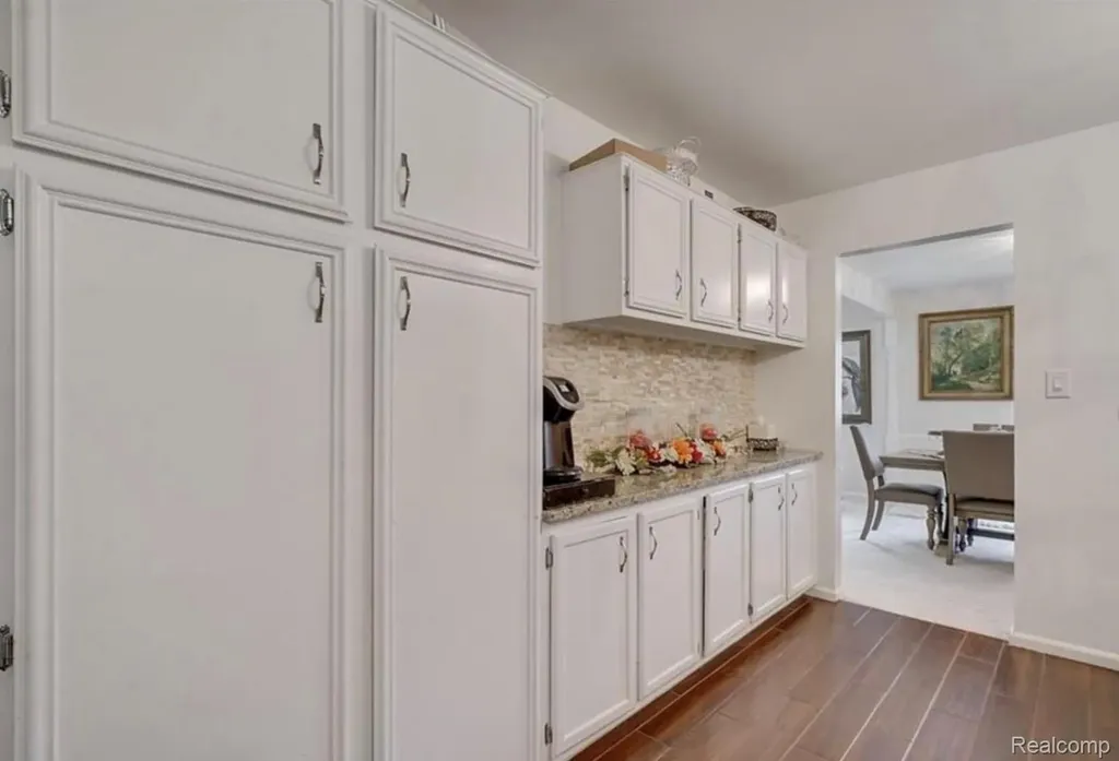 2472 Mulberry Square Bloomfield Hills City MI 48302