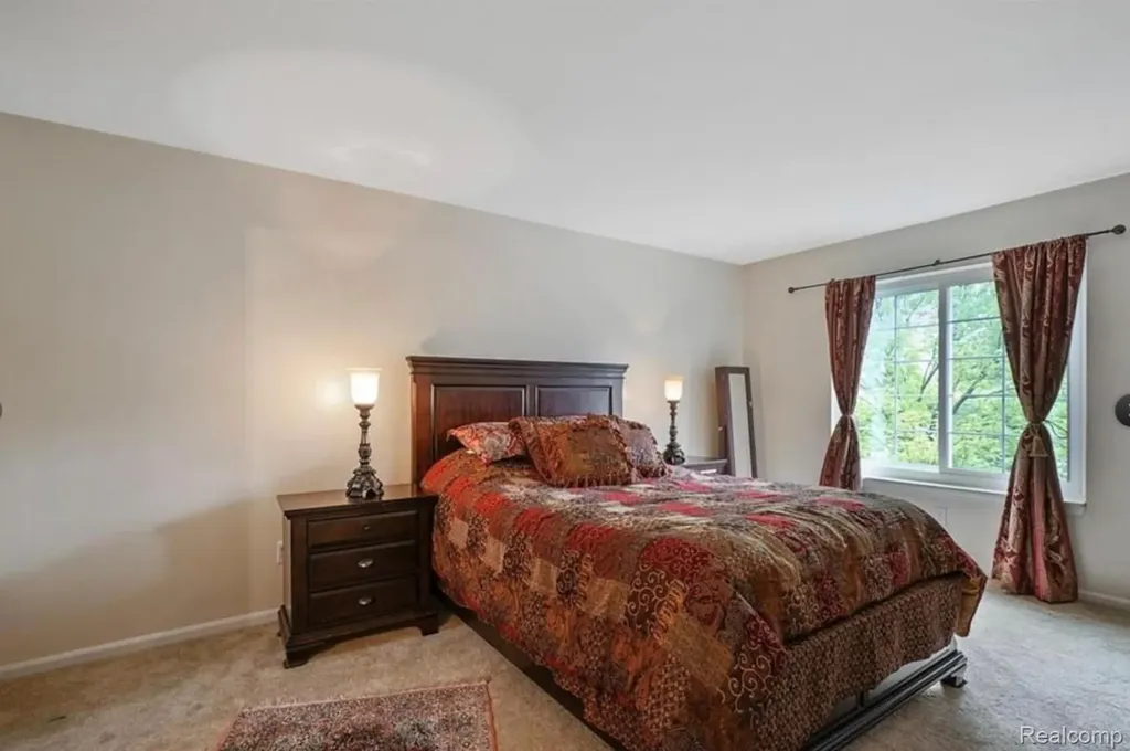 2472 Mulberry Square Bloomfield Hills City MI 48302