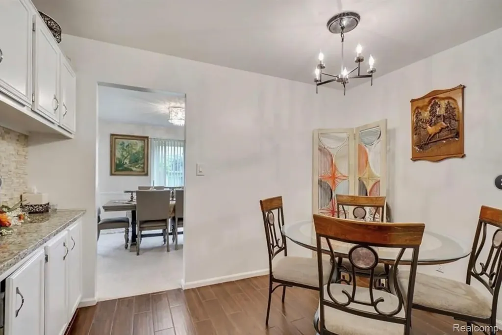 2472 Mulberry Square Bloomfield Hills City MI 48302