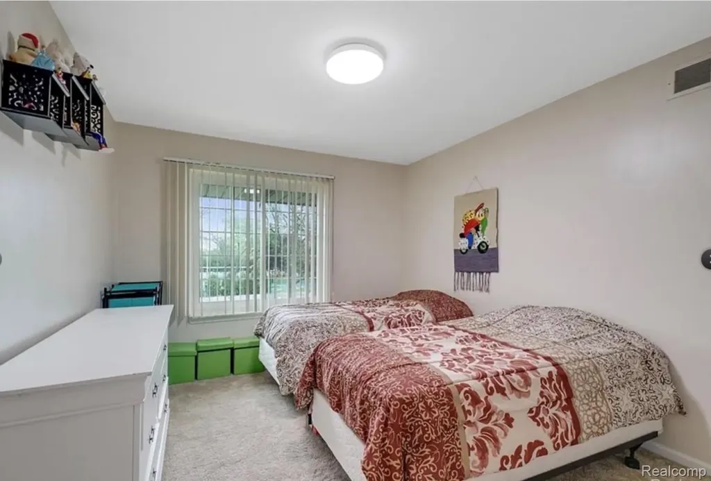 2472 Mulberry Square Bloomfield Hills City MI 48302