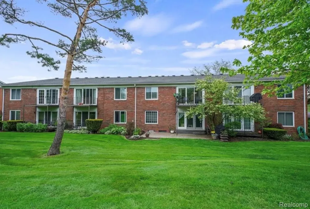 2472 Mulberry Square Bloomfield Hills City MI 48302