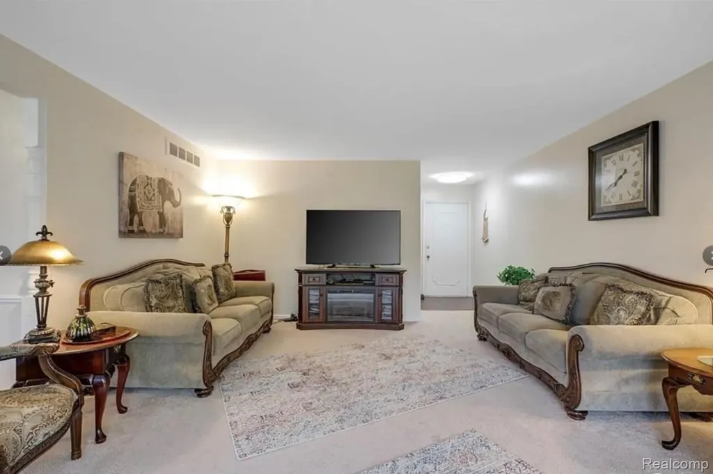 2472 Mulberry Square Bloomfield Hills City MI 48302