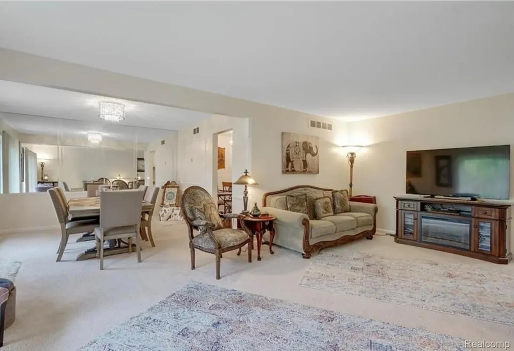 2472 Mulberry Square Bloomfield Hills City MI 48302