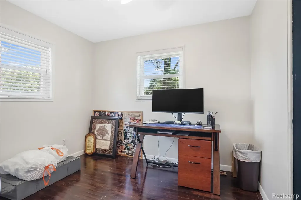 1329 Darlene Avenue Madison Heights City MI 48071