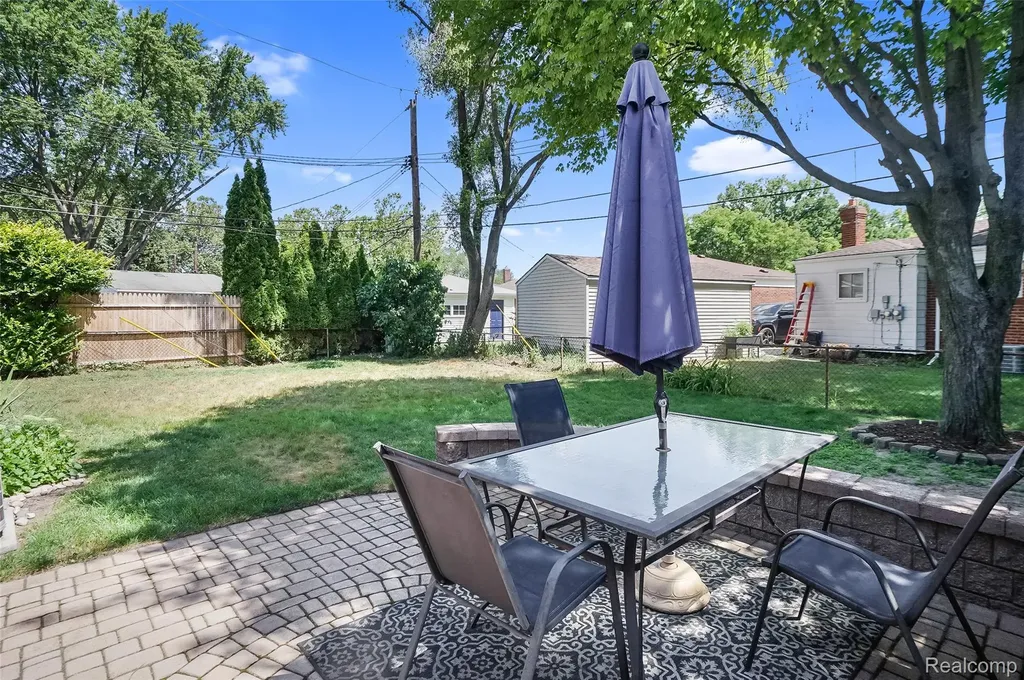 1329 Darlene Avenue Madison Heights City MI 48071