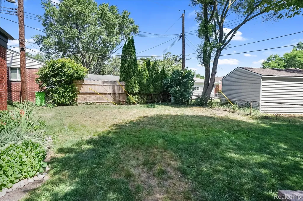 1329 Darlene Avenue Madison Heights City MI 48071
