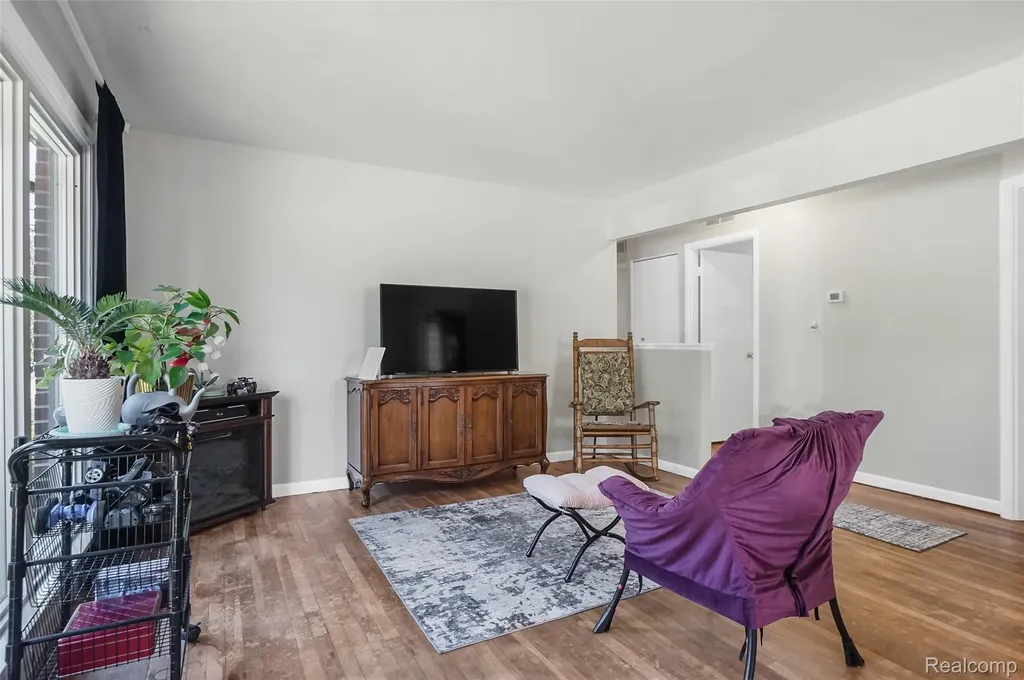 1329 Darlene Avenue Madison Heights City MI 48071