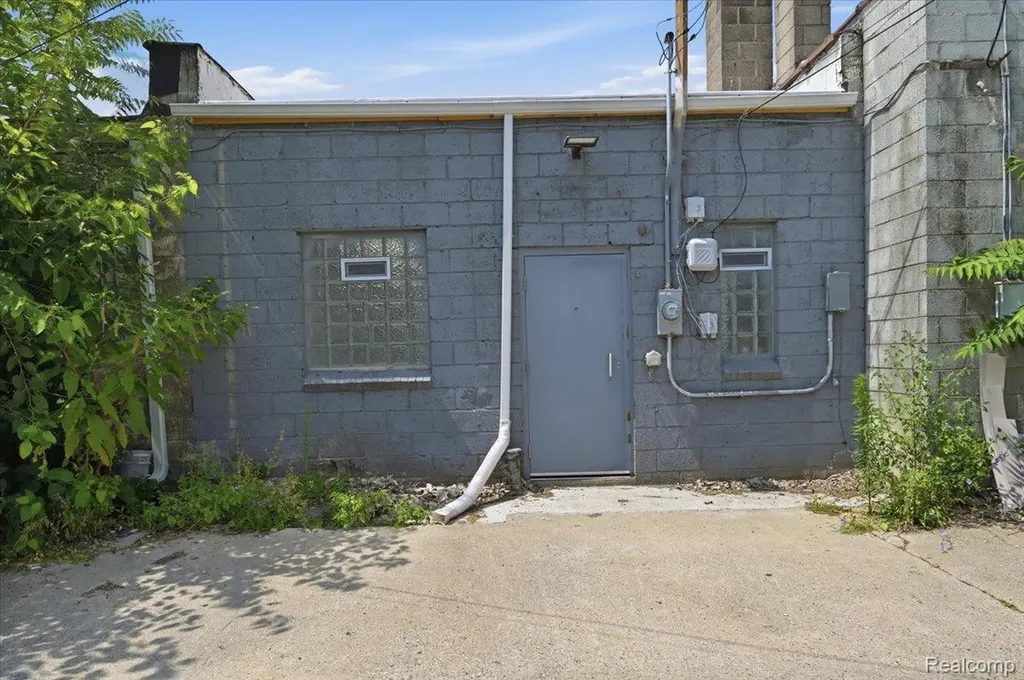 18060 James Couzens Freeway Detroit City MI 48235