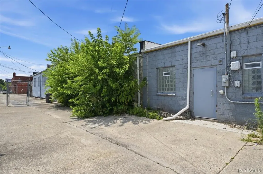 18060 James Couzens Freeway Detroit City MI 48235