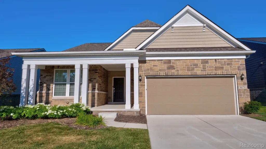 38731 Chasewood Court Farmington Hills City MI 48335