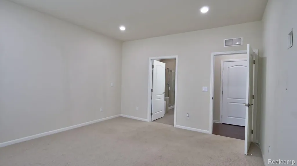 38731 Chasewood Court Farmington Hills City MI 48335