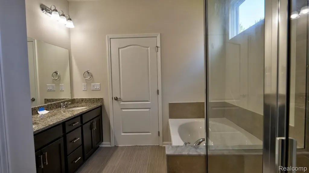 38731 Chasewood Court Farmington Hills City MI 48335