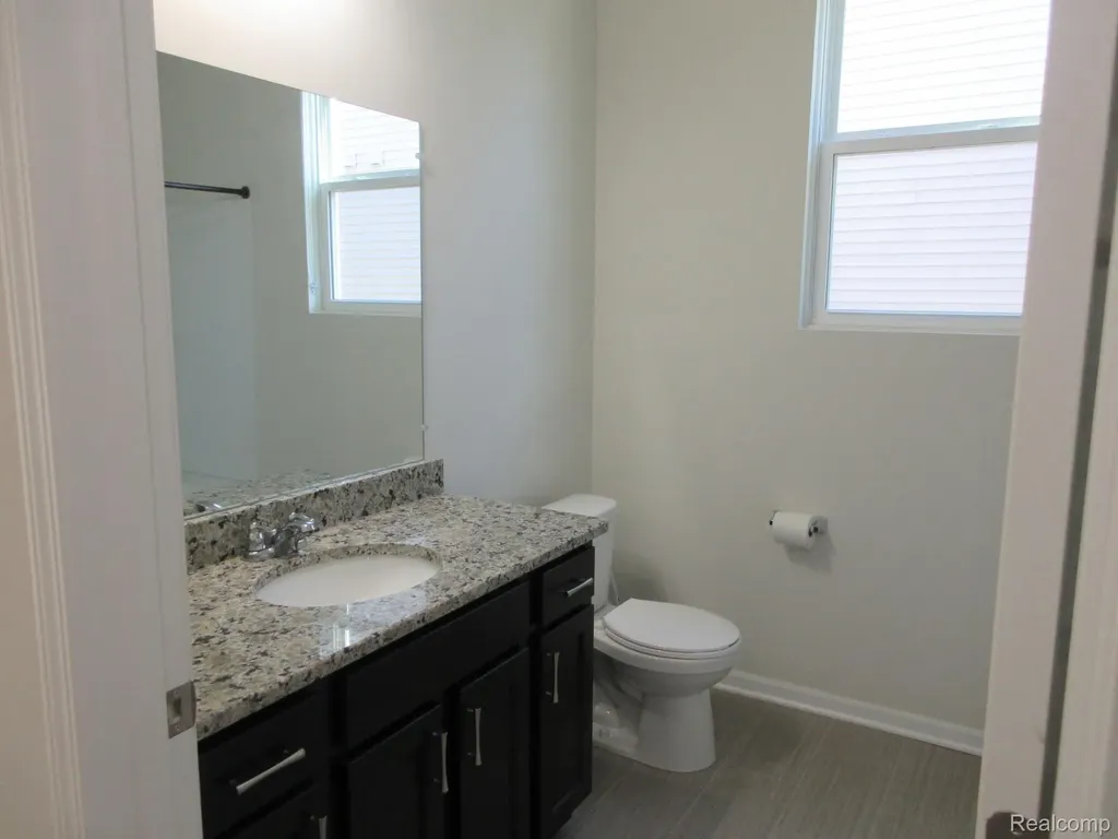 38731 Chasewood Court Farmington Hills City MI 48335