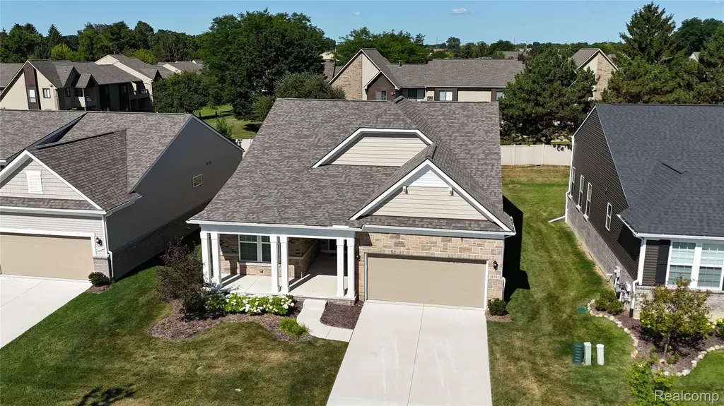 38731 Chasewood Court Farmington Hills City MI 48335