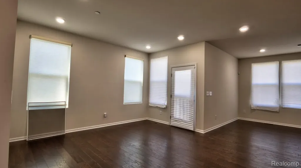 38731 Chasewood Court Farmington Hills City MI 48335