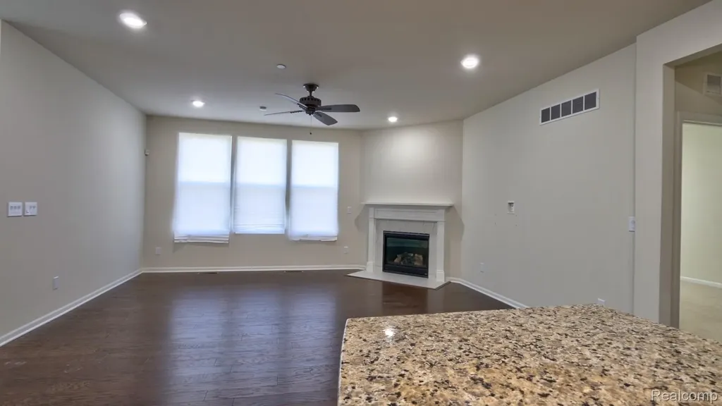 38731 Chasewood Court Farmington Hills City MI 48335