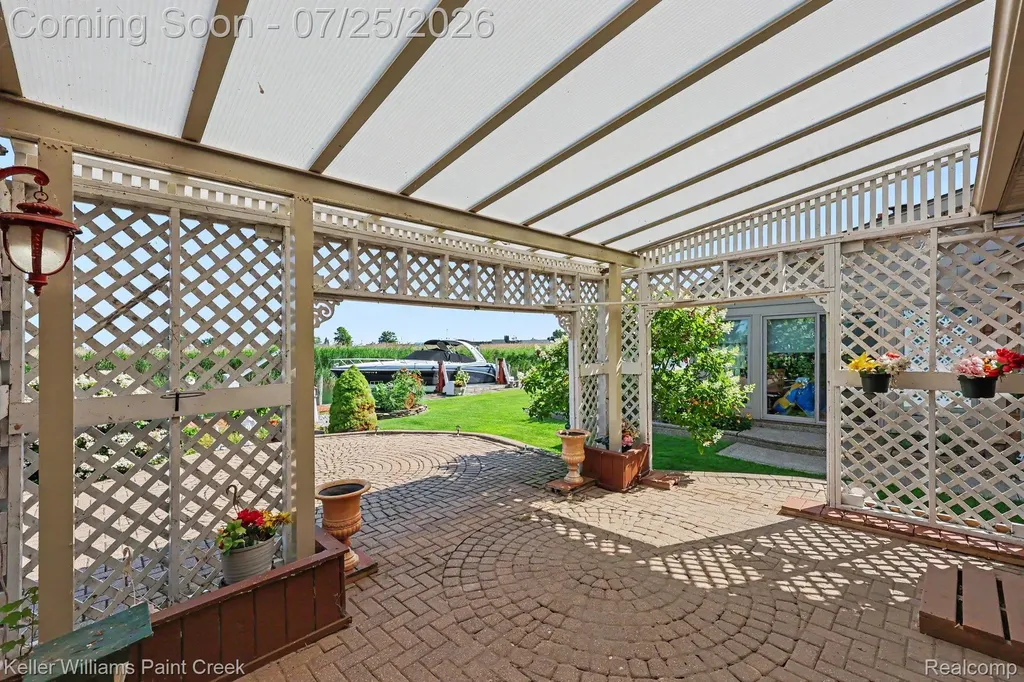 10404 Saint John Drive Algonac City MI 48001