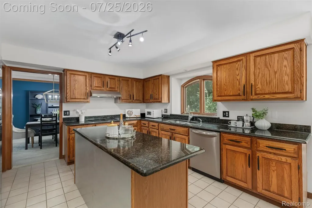3740 Merriweather Lane Rochester Hills City MI 48306