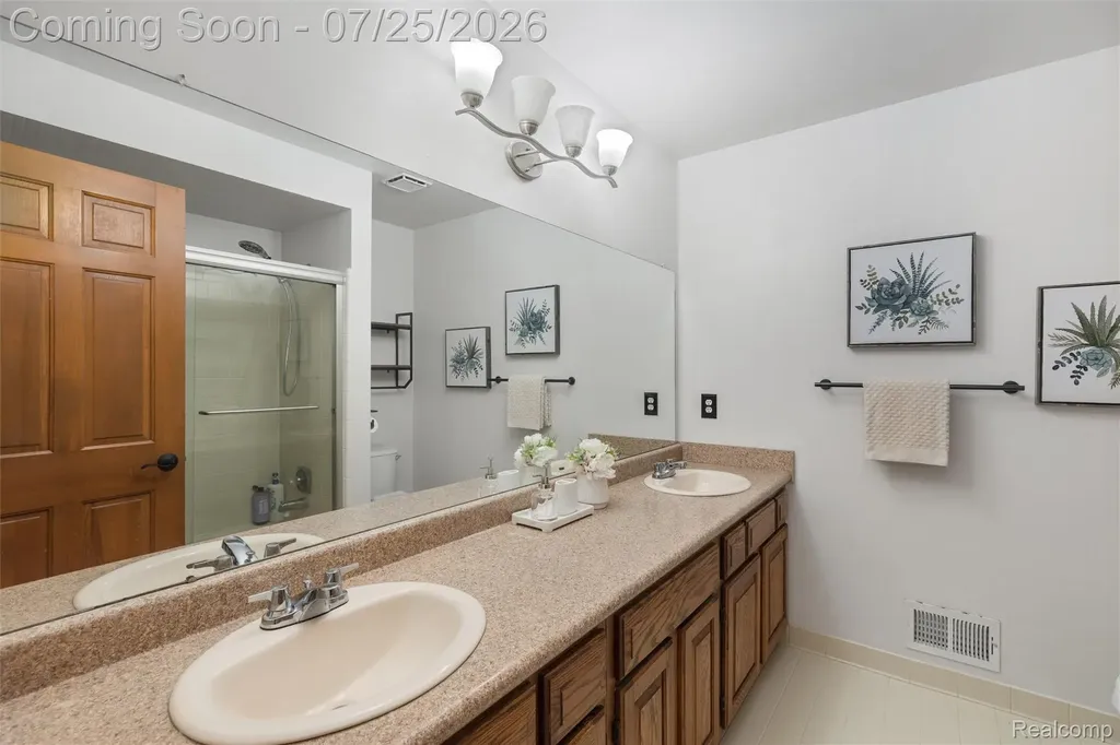 3740 Merriweather Lane Rochester Hills City MI 48306