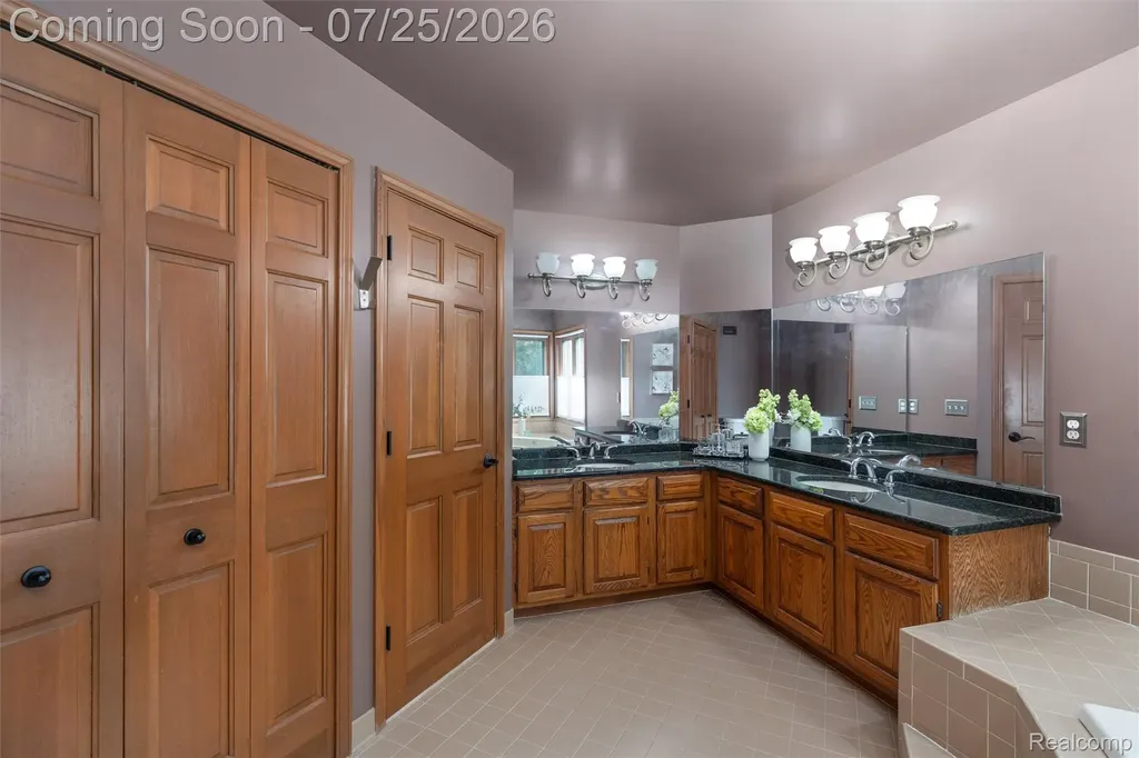 3740 Merriweather Lane Rochester Hills City MI 48306