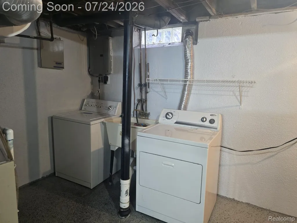 8410 Hickory Dr Drive Sterling Heights City MI 48312