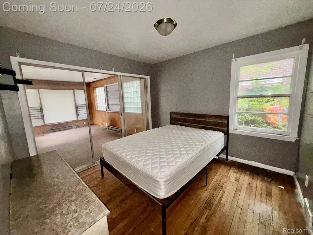 19620 Sunset Street Detroit City MI 48234
