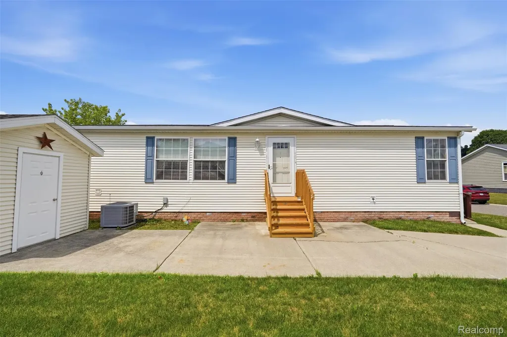 11784 Stoneridge Court Green Oak Township MI 48178
