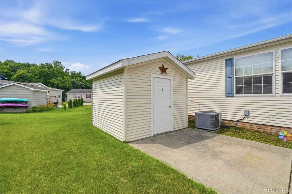 11784 Stoneridge Court Green Oak Township MI 48178