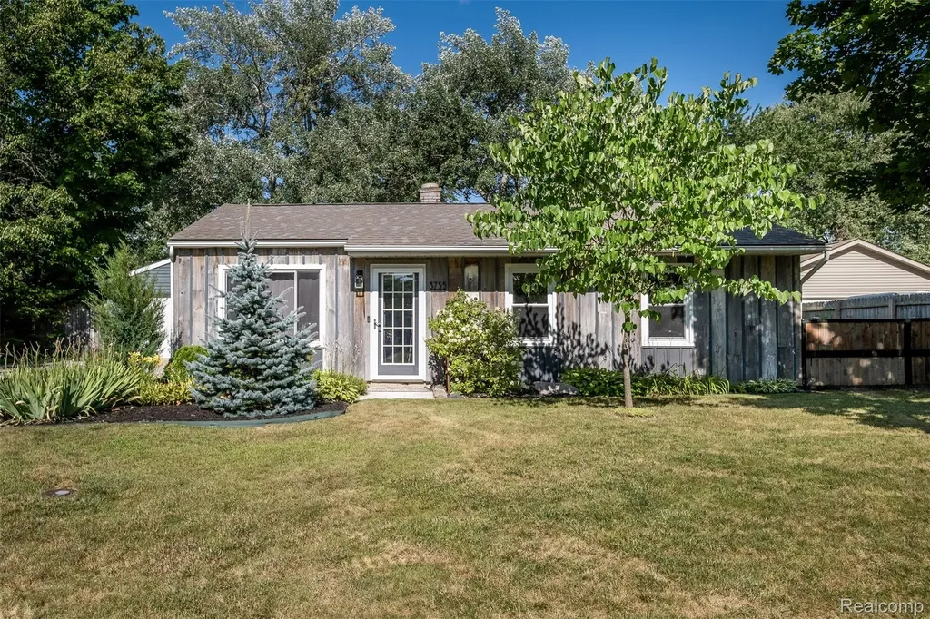 3755 Coleport Street Lake Orion Village MI 48359