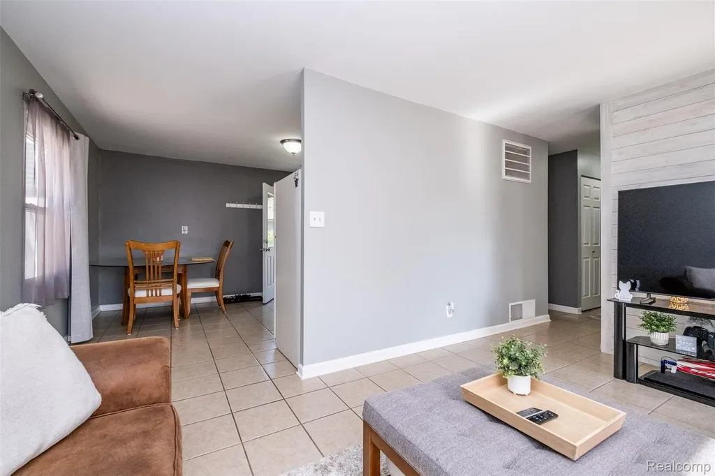 3755 Coleport Street Lake Orion Village MI 48359