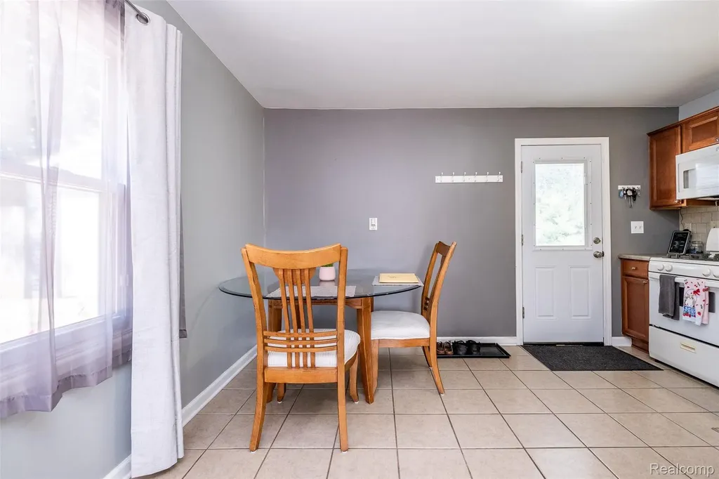 3755 Coleport Street Lake Orion Village MI 48359