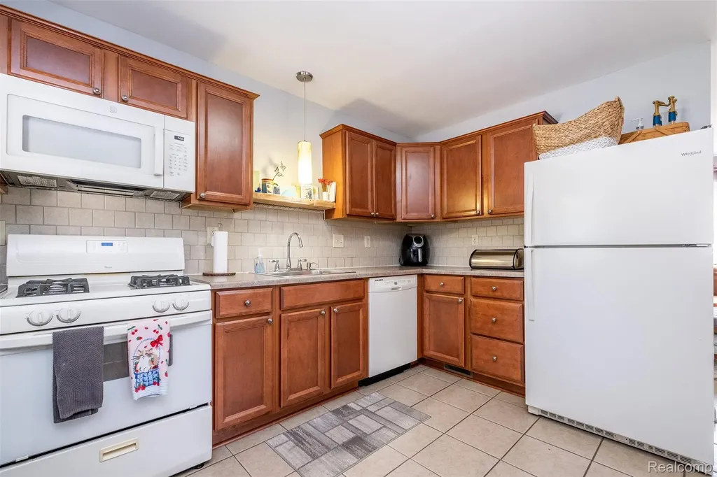 3755 Coleport Street Lake Orion Village MI 48359
