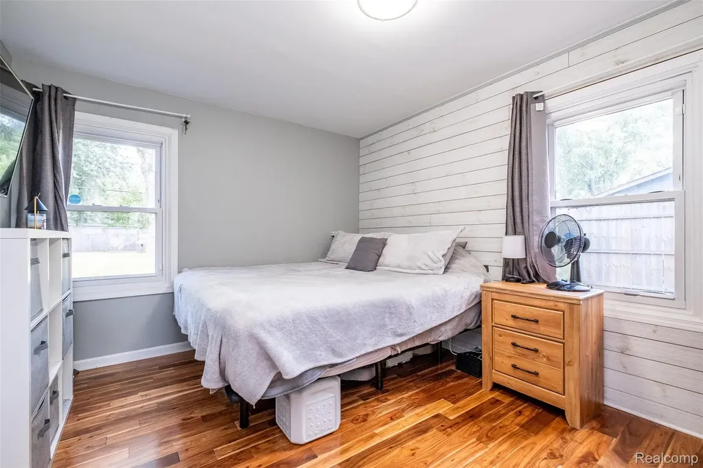 3755 Coleport Street Lake Orion Village MI 48359