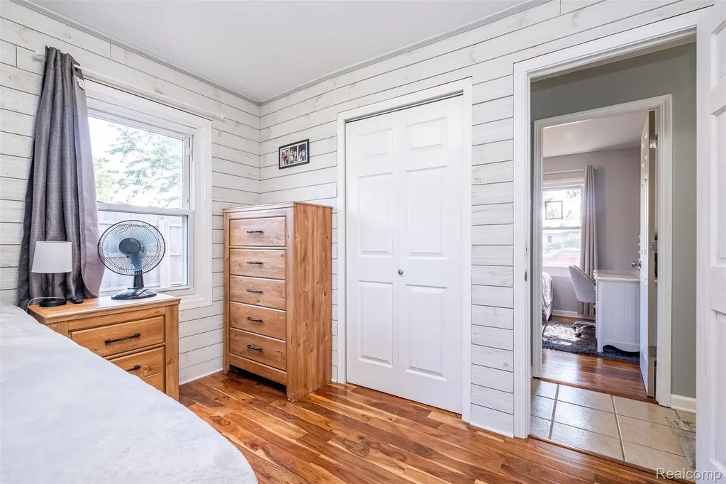 3755 Coleport Street Lake Orion Village MI 48359