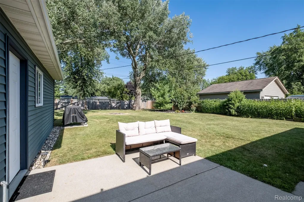 3755 Coleport Street Lake Orion Village MI 48359
