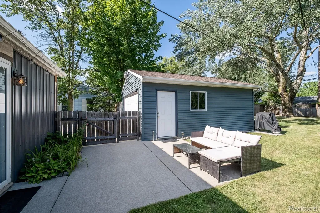 3755 Coleport Street Lake Orion Village MI 48359