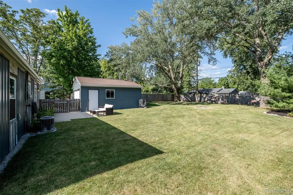 3755 Coleport Street Lake Orion Village MI 48359