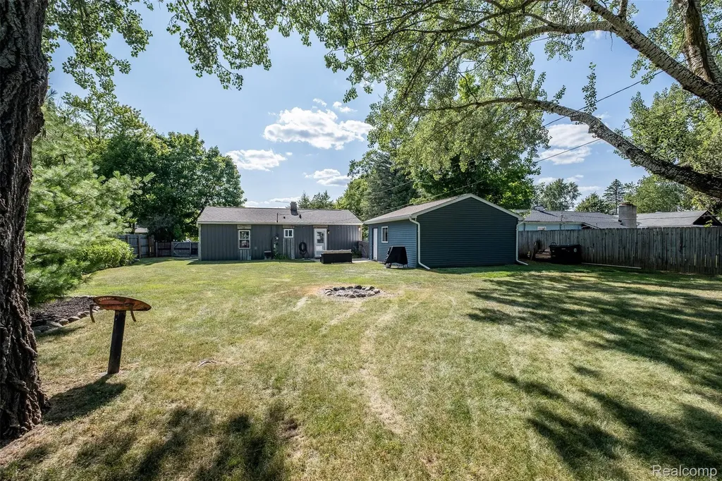 3755 Coleport Street Lake Orion Village MI 48359