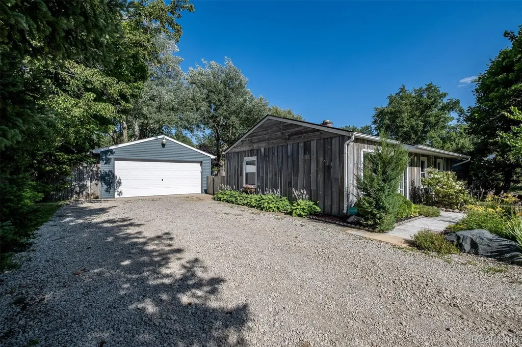 3755 Coleport Street Lake Orion Village MI 48359