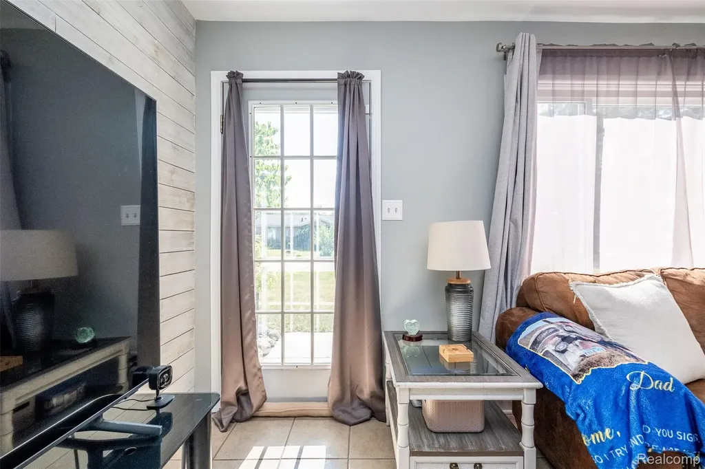 3755 Coleport Street Lake Orion Village MI 48359