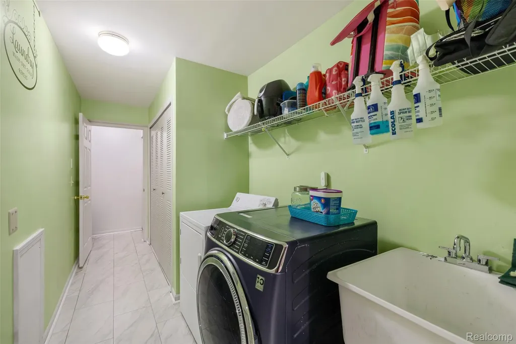 56472 Chesapeake Trail Shelby Charter Township MI 48316