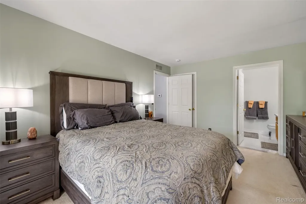 56472 Chesapeake Trail Shelby Charter Township MI 48316