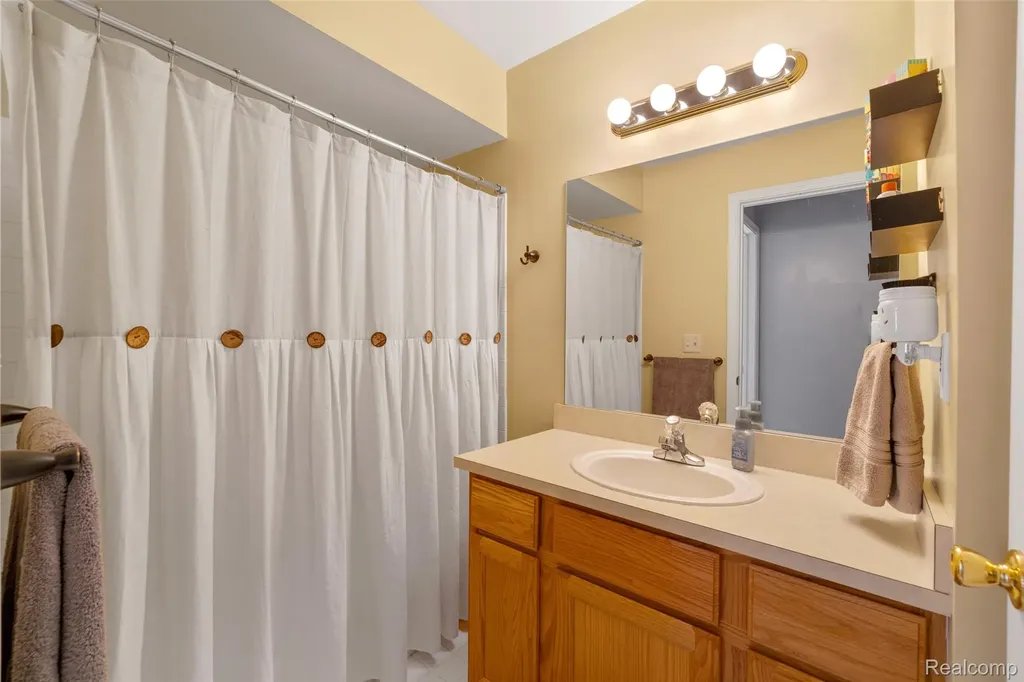 56472 Chesapeake Trail Shelby Charter Township MI 48316
