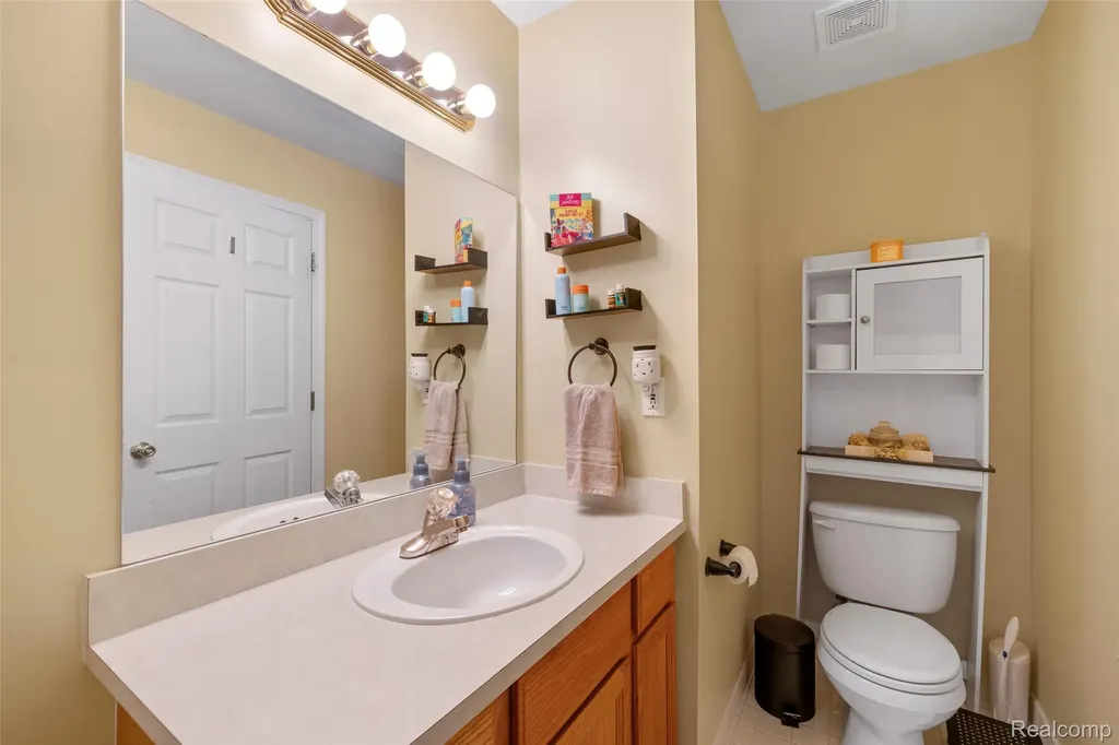 56472 Chesapeake Trail Shelby Charter Township MI 48316