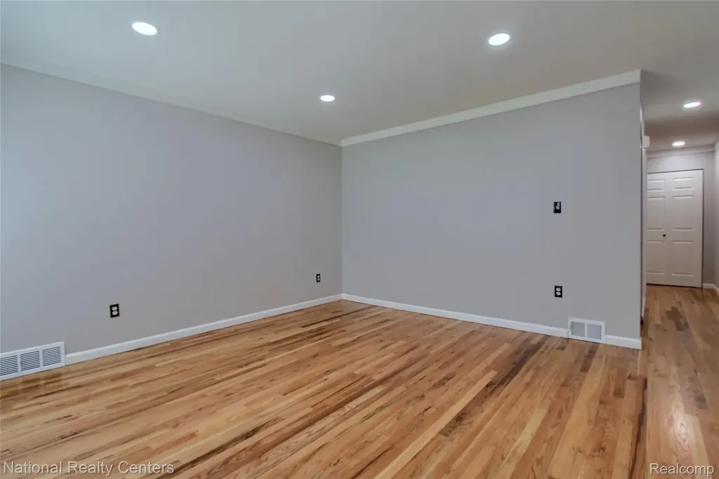 184 N Astor Street Pontiac City MI 48342