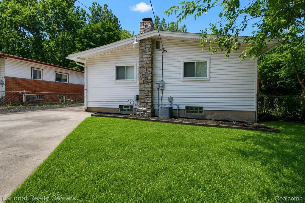 184 N Astor Street Pontiac City MI 48342