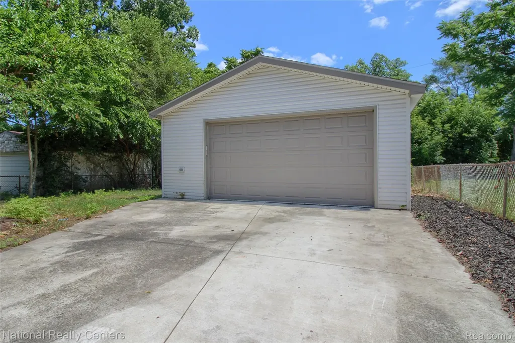 184 N Astor Street Pontiac City MI 48342