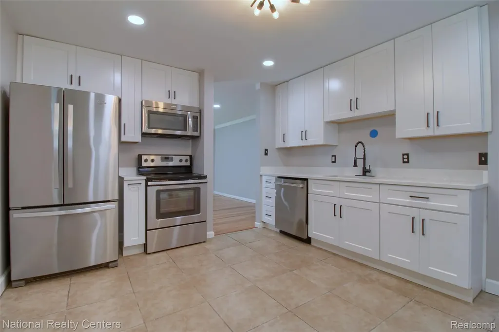 184 N Astor Street Pontiac City MI 48342