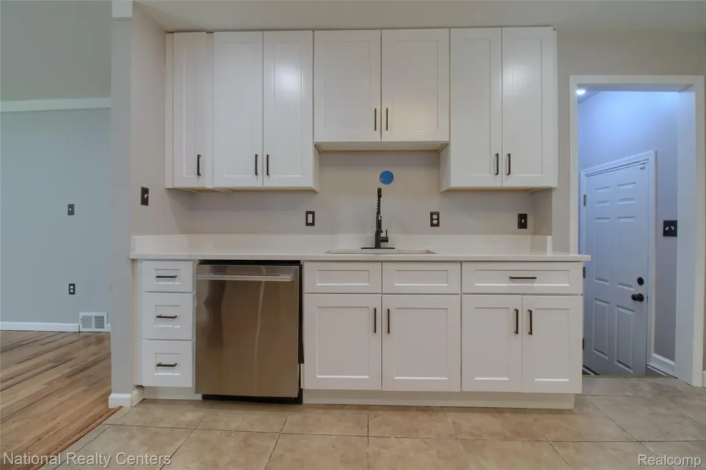 184 N Astor Street Pontiac City MI 48342